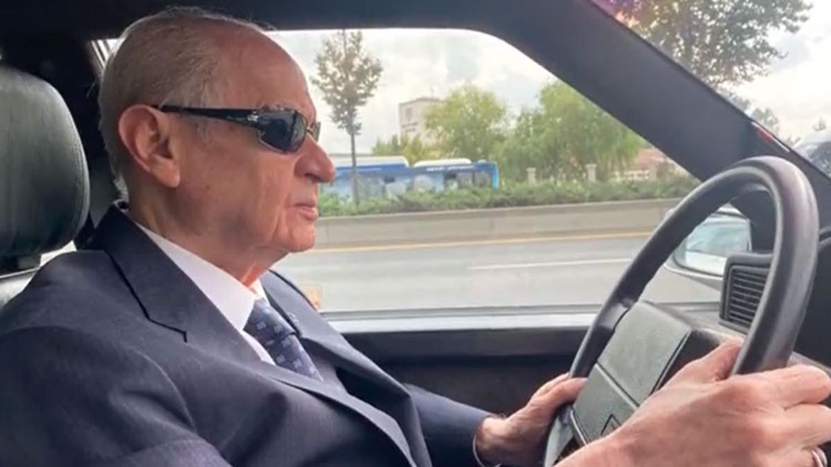 MHP lideri Bahçeli direksiyon başına geçti, Ankara’yı turladı