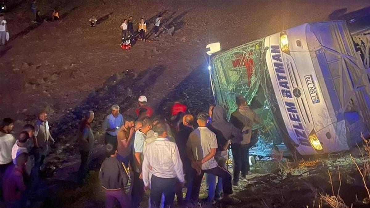 Şanlıurfa’da yolcu otobüsü devrildi: Yaralılar var