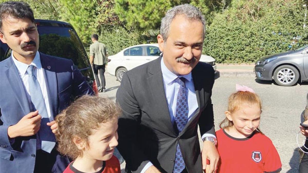 Özer’den uzmanlık sınavı açıklaması: Öğretmenlerin yüzde 95’i başvurdu Özer’den uzmanlık sınavı açıklaması: Öğretmenlerin yüzde 95’i başvurdu