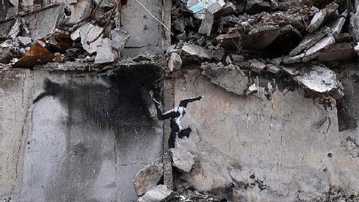 Ünlü duvar ressamı Banksy’nin son eseri, Ukrayna’da bombalanan bir