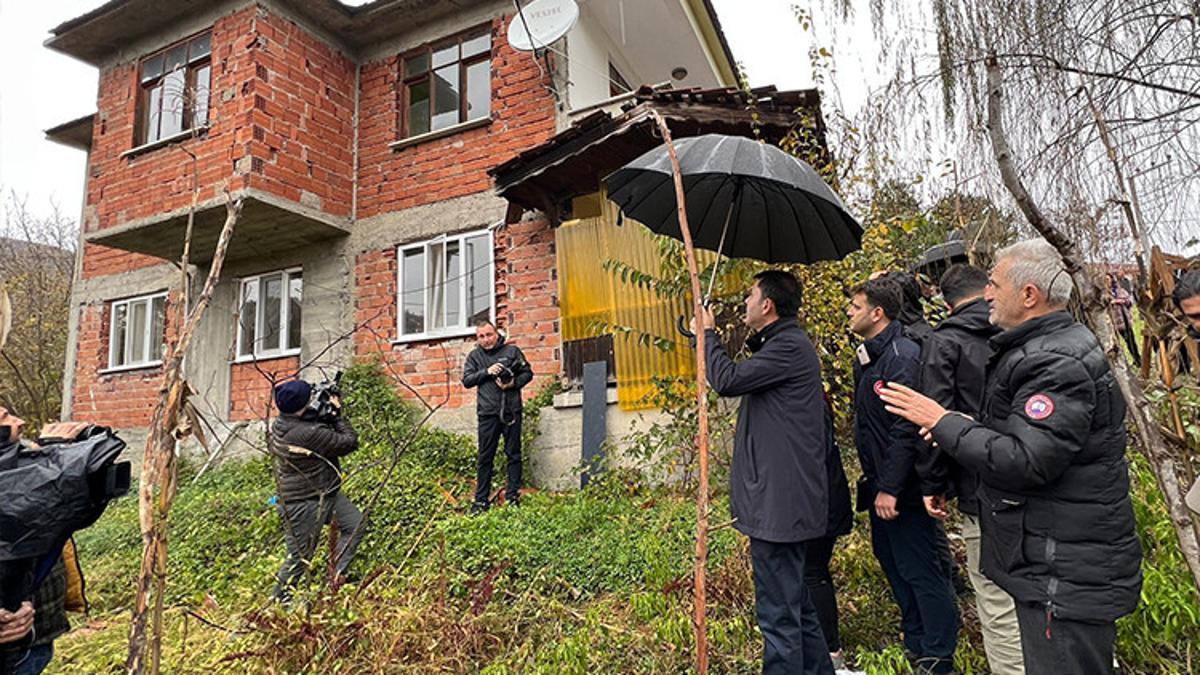 Bakan Kurum Düzce’deki depremde ziyan olan yapıları inceledi