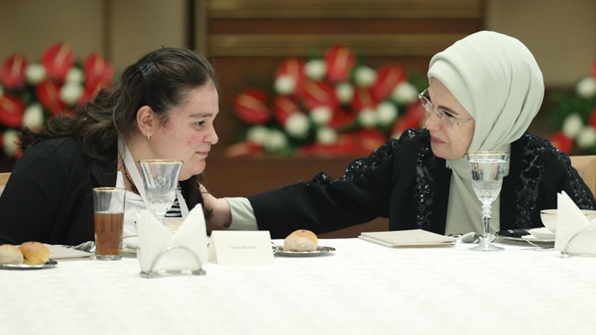 Emine Erdoğan’dan öğretmenler günü mesajı