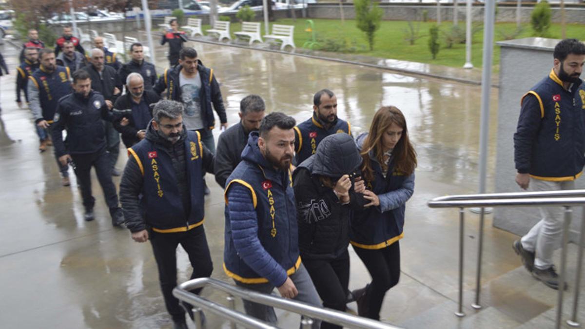 19 yıl ilkin doğumundan sonrasında kaybolan bebek için 8 gözaltı