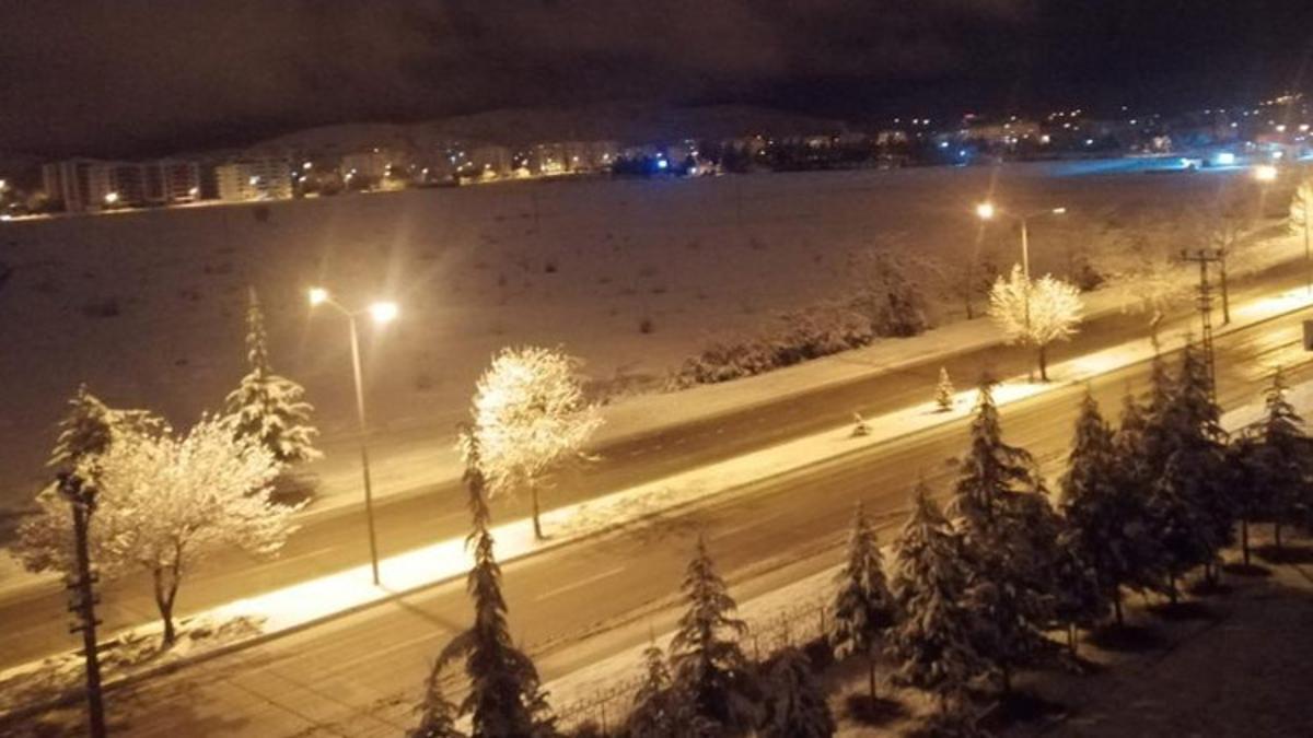 Adana ve Kahramanmaraş’ta yoğun kar: 3 ilçede okullar dinlence