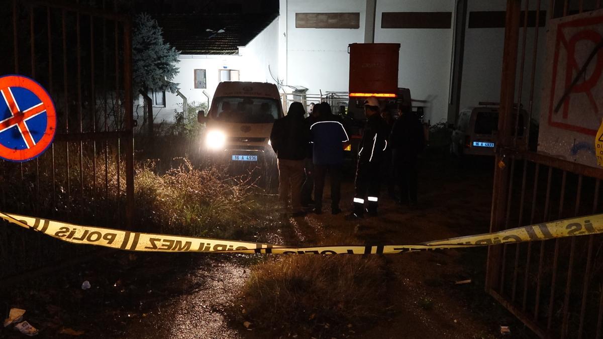 Trafodan kablo çalarken elektrik akımına kapılıp öldü