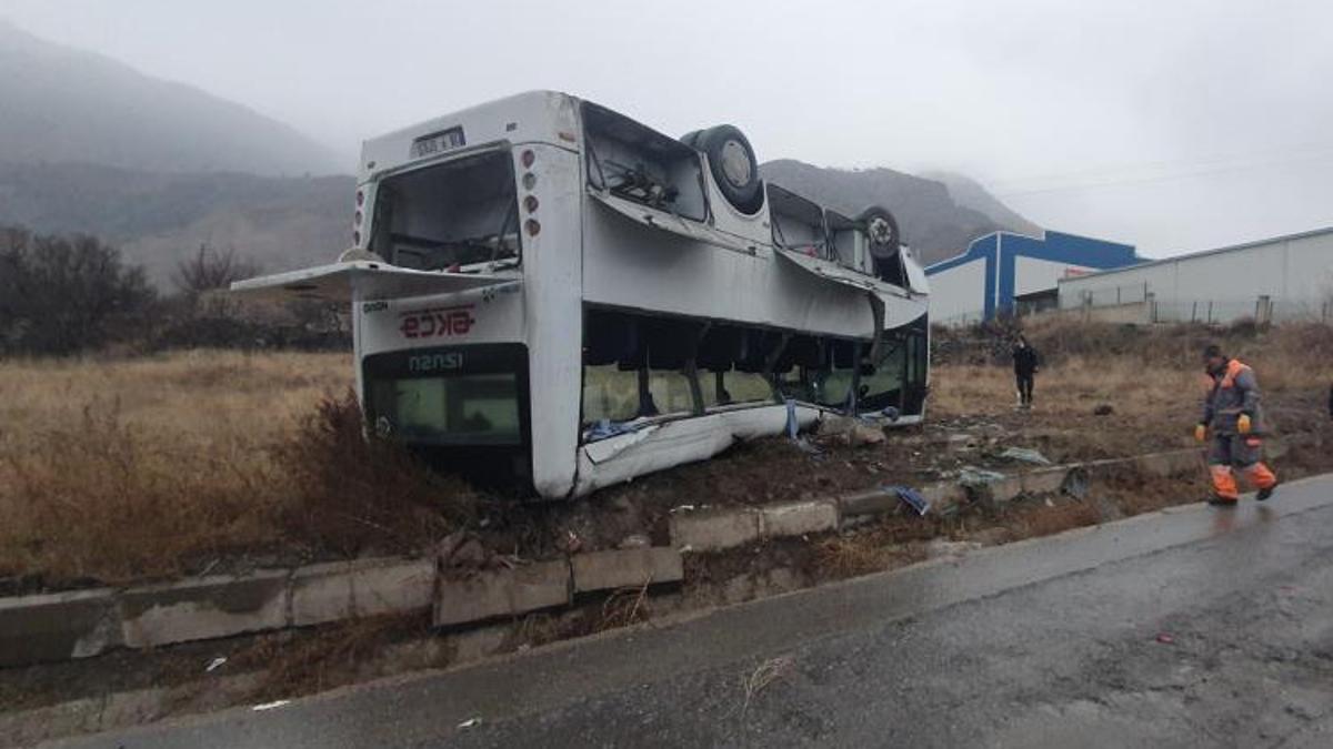 Kayseri’de feci kaza: İşçi servisi takla attı! Çok sayıda yaralı var
