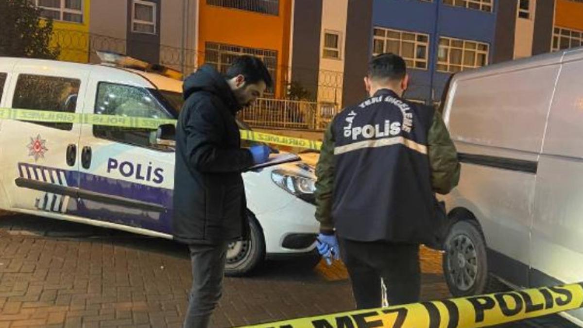 Zeytinburnu’nda husumetlisini sokak ortasında vurdu
