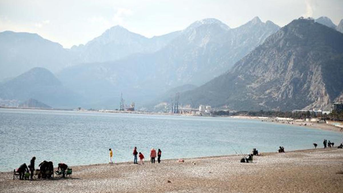 Yurtta kar, Antalya’da bahar havası