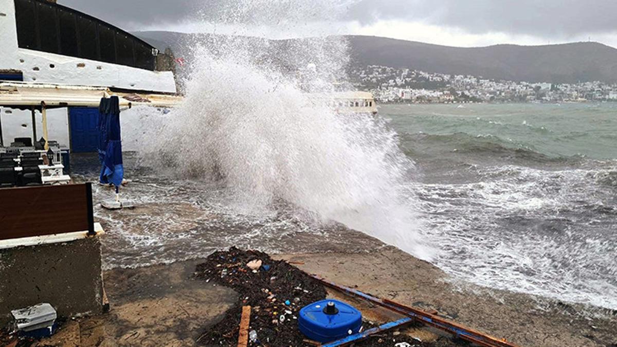 Meteoroloji uyardı… Bodrum-Marmaris arasında denizlerde tam fırtına Meteoroloji uyardı… Bodrum-Marmaris arasında denizlerde tam fırtına