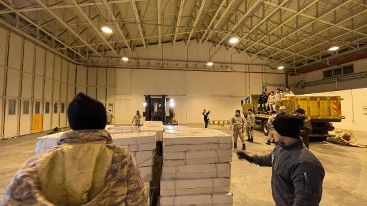Sanayi ve Teknoloji Bakanlığı 250 adet duvar kırıcı iş makinesini deprem bölgesine gönderdi