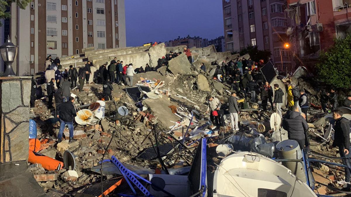 Adana’da depremde bir bloğu yıkılan apartmanda oturanlar: İlk önce bir çığlık geldi…