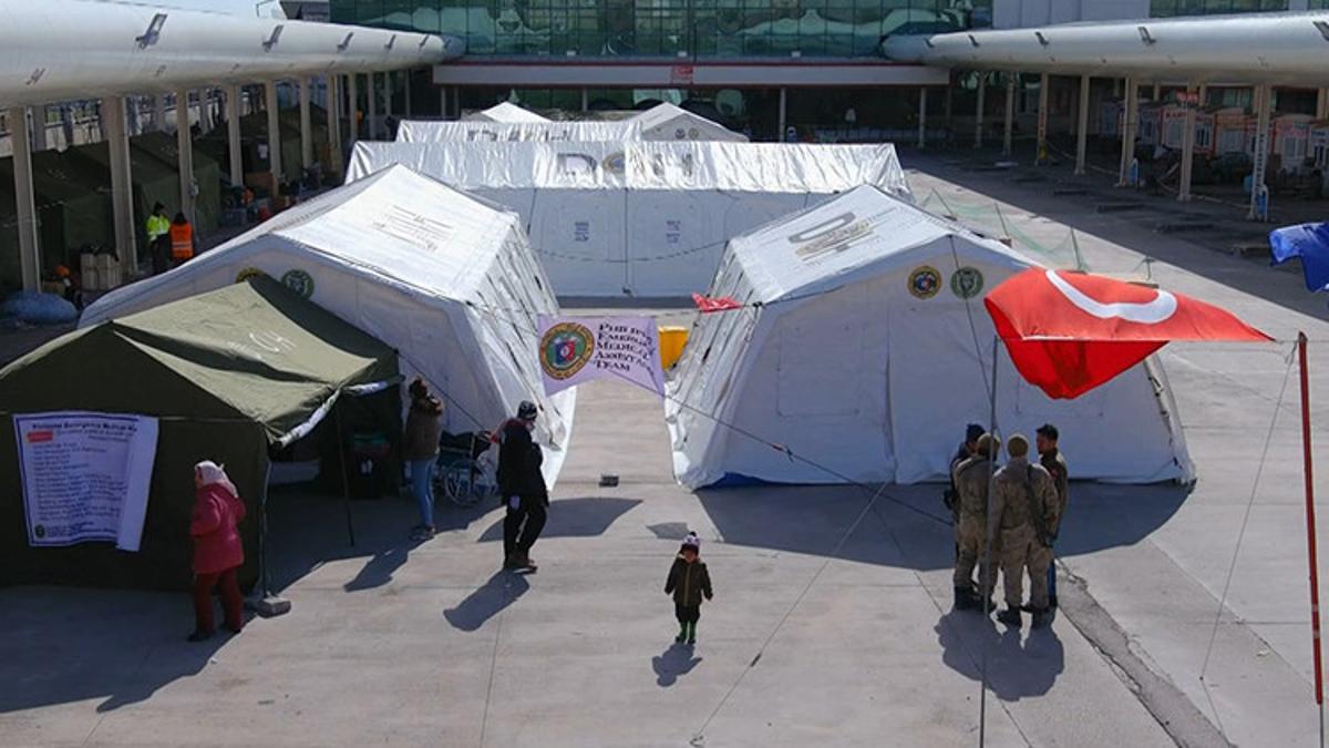 Adıyaman’da binlerce kilometre uzaklıktan gelen Filipinlilerden sahra hastanesi