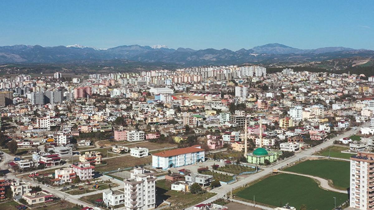 Depremzedeler, tek bir binanın dahi yıkılmadığı komşu kente göç ediyor