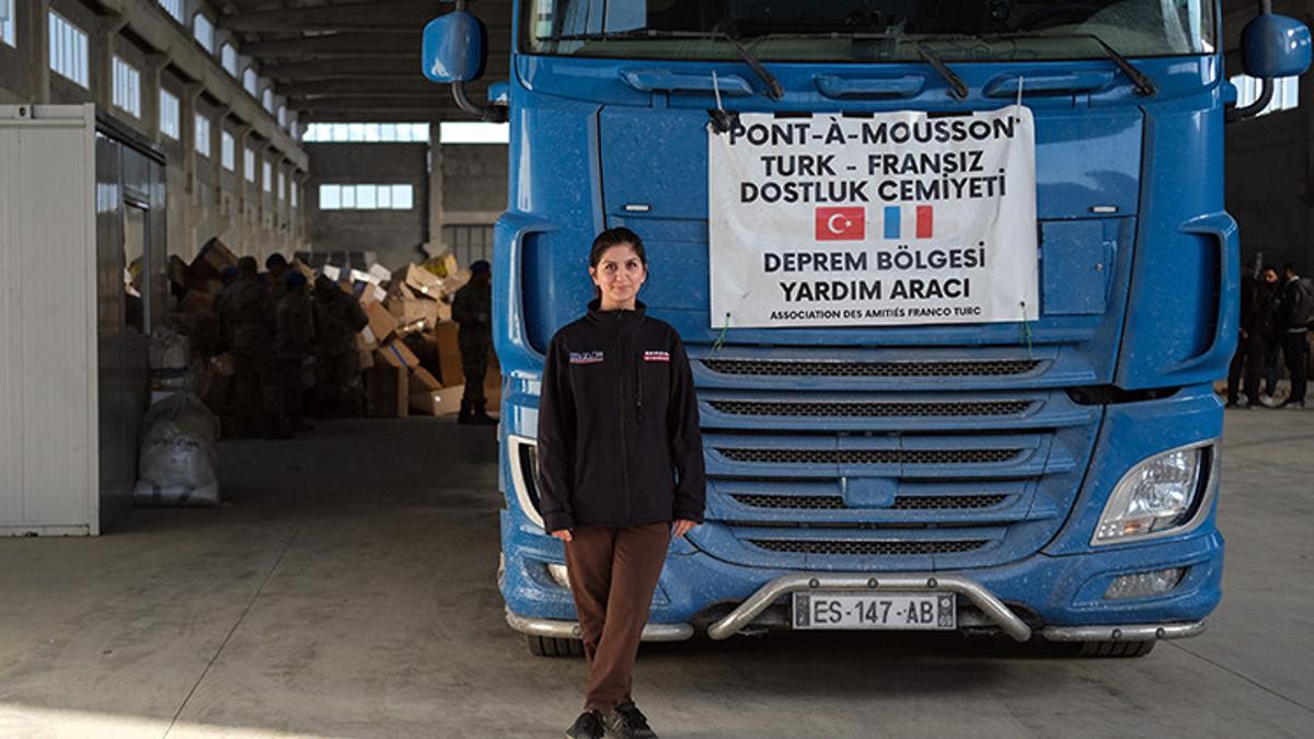 Fransa’dan Kahramanmaraş’a kendi TIR’ıyla 4 bin 300 kilometre yol geldi… 24 yaşındaki Gülfem Zengin: Yorgunluk stres hissetmiyorum
