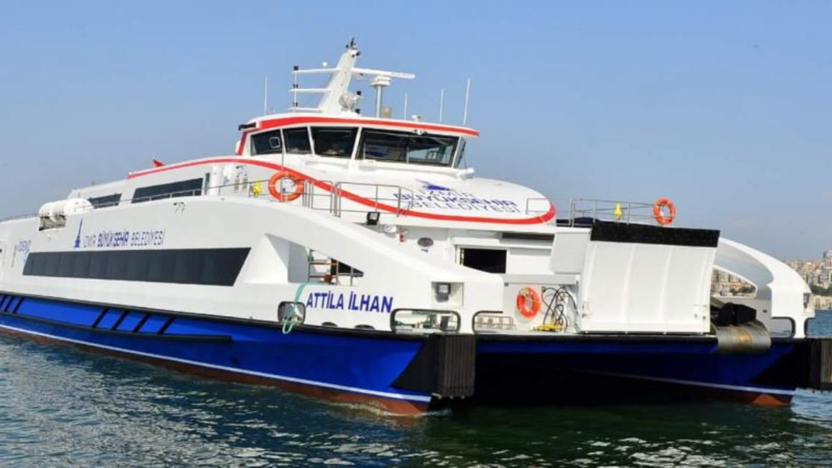 İzmir’de deniz ulaşımına fırtına engeli