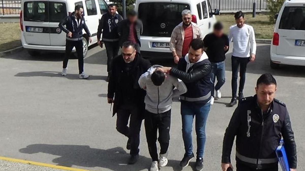 Enkazdan çaldığı polis tabancasını satmaya çalışırken yakalandı