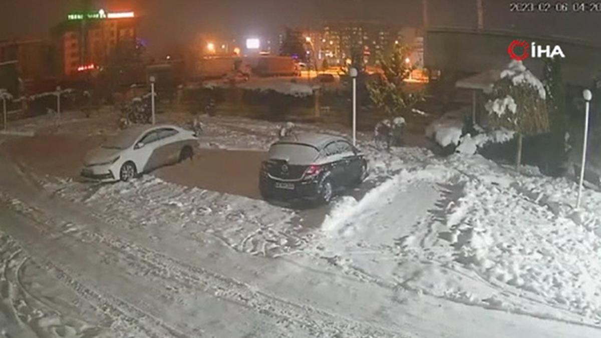 Malatya’da rezidansın çökme anı kamerada