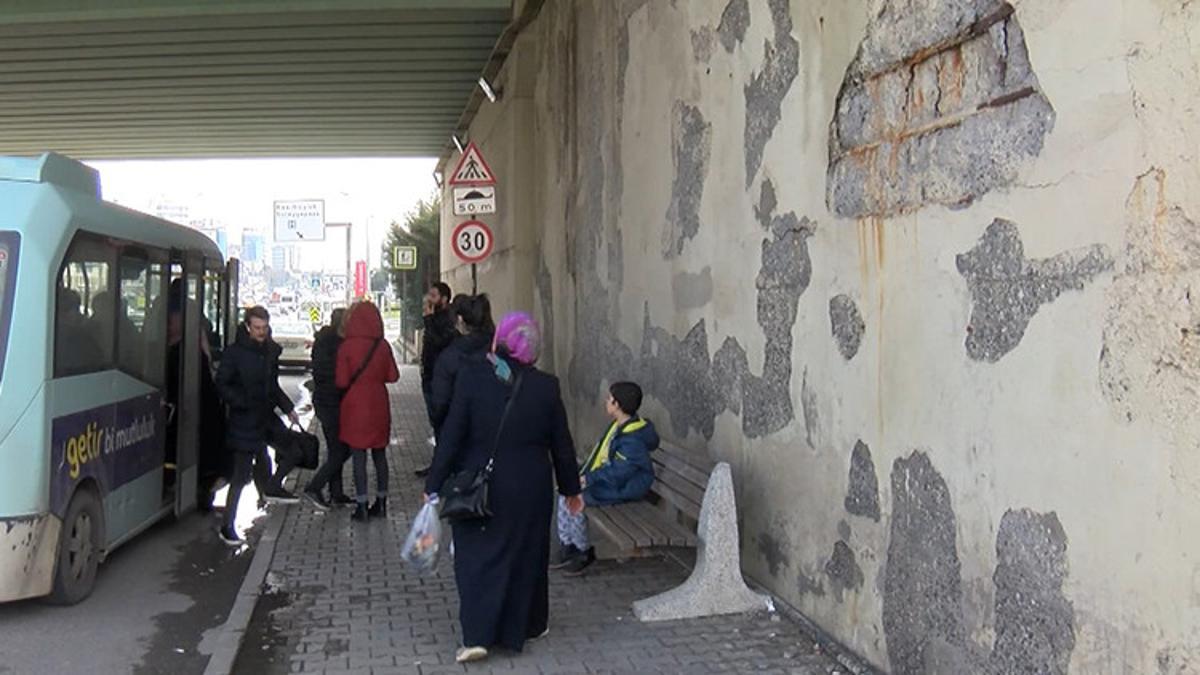 Sıva dökülünce ortaya çıktı! İstanbul’daki köprüde korkutan midye kabuğu görüntüsü…