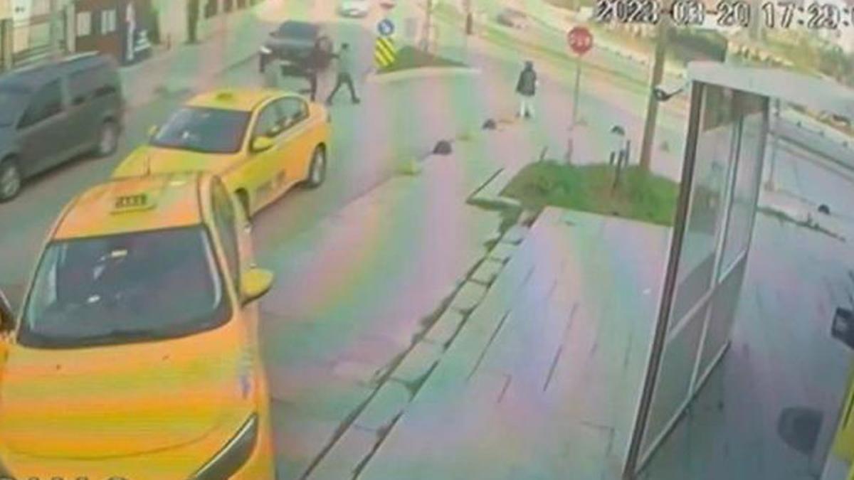 Bindikleri takside, ‘Tüm gün bize çalışacaksın’ diyen şüphelilere meydan dayağı