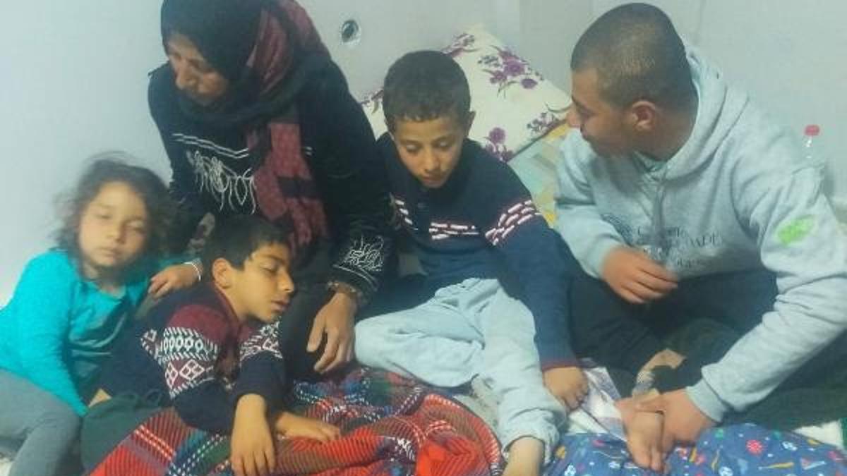 Çukurova Haberleri - Şanlıurfa'da evleri hasar görünce Adana'da düğün salonuna yerleştiler - Son Dakika Adana Haberleri