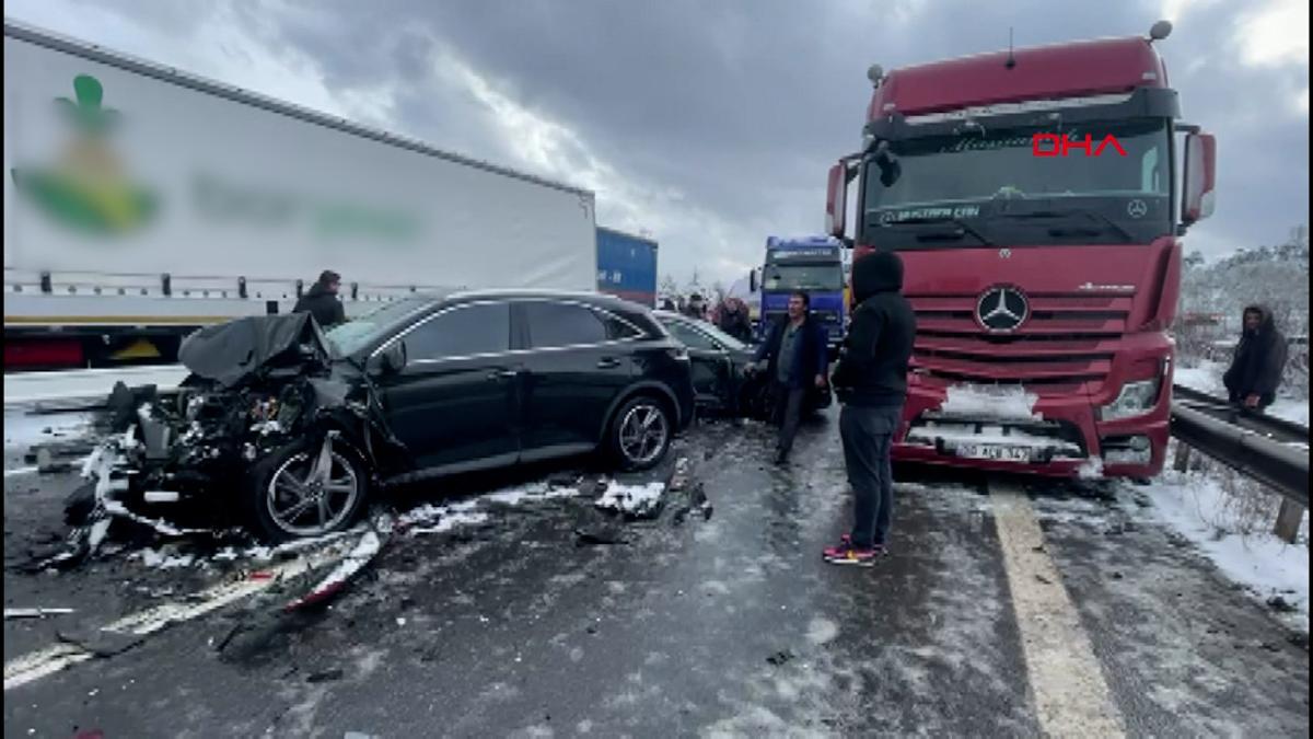 Son dakika: Anadolu Otoyolu’nda zincirleme kaza: Bolu-Ankara istikameti trafiğe kapandı