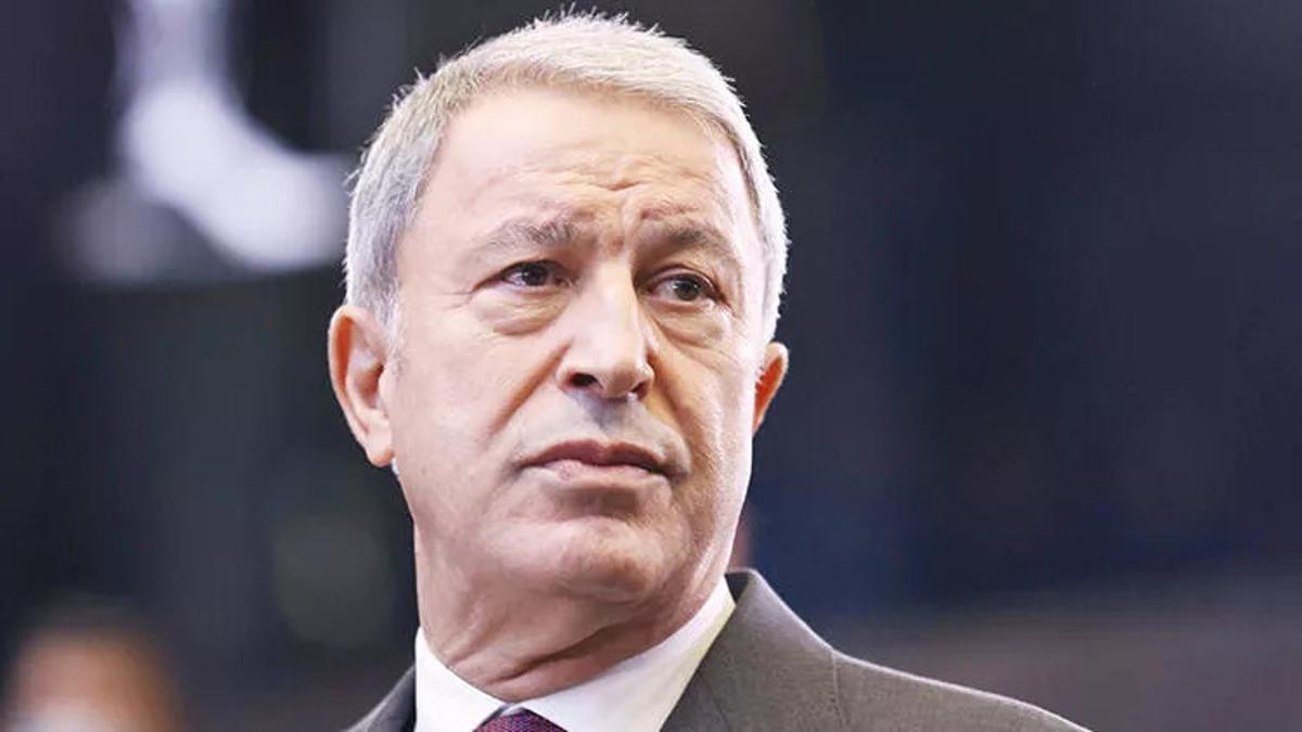 Bakan Akar: Mehmetçiğin moral ve motivasyonunu bozmayın