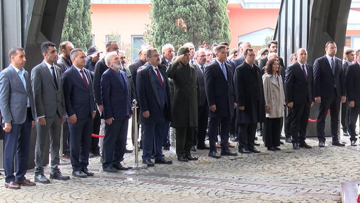 Turgut Özal mezarı başında anıldı