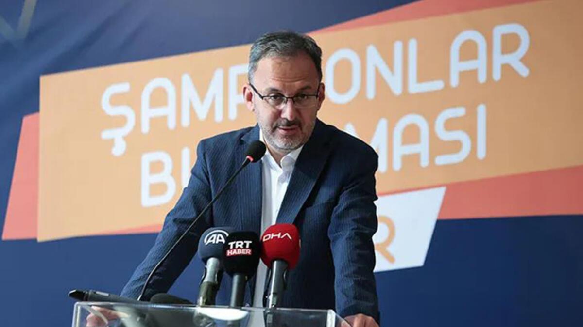 Bakan Kasapoğlu İzmir'de şampiyon sporculara seslendi