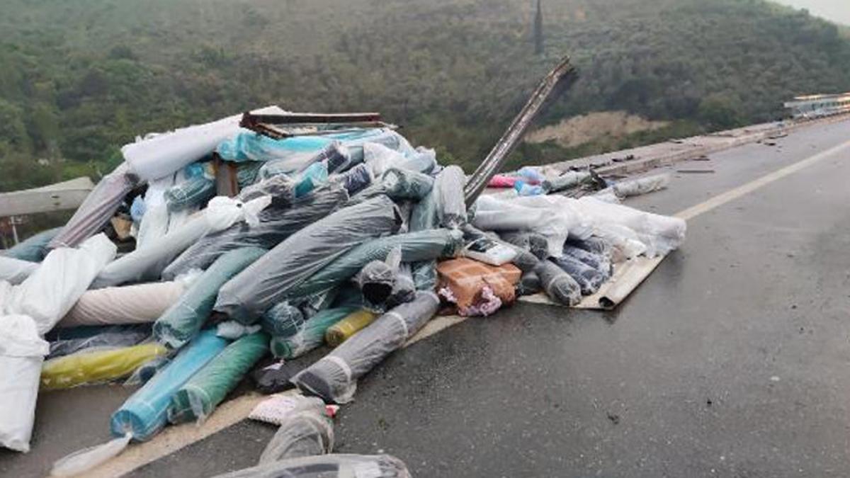 Bursa’da TIR sürüklenerek viyadüğe devrildi: Acı haber geldi