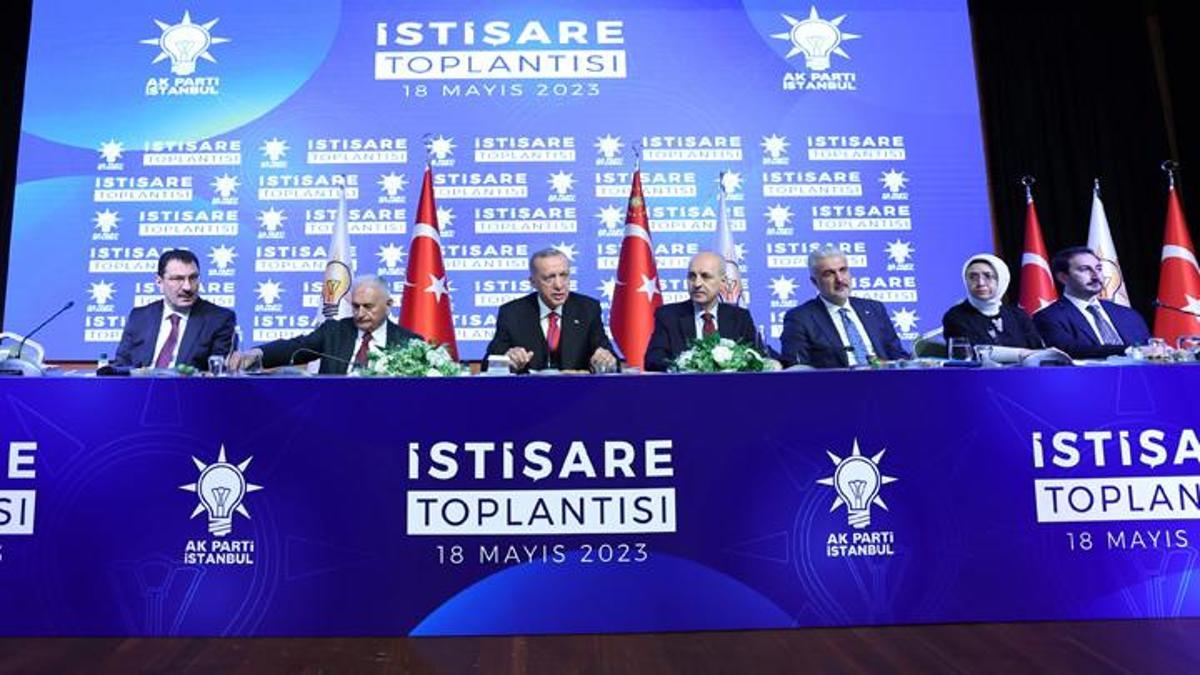 Cumhurbaşkanı Erdoğan, AK Parti İstanbul İl Başkanlığı’ndaki istişare toplantısında CHP Genel Başkanı’nın zehirli siyaset diline sarıldığını belirterek,  Kendi dipsiz karanlığına, ülkeyi ve milleti de sürüklemeye çalışmaktadır. Biz, bu oyuna asla ve asla gelmeyeceğiz  dedi.