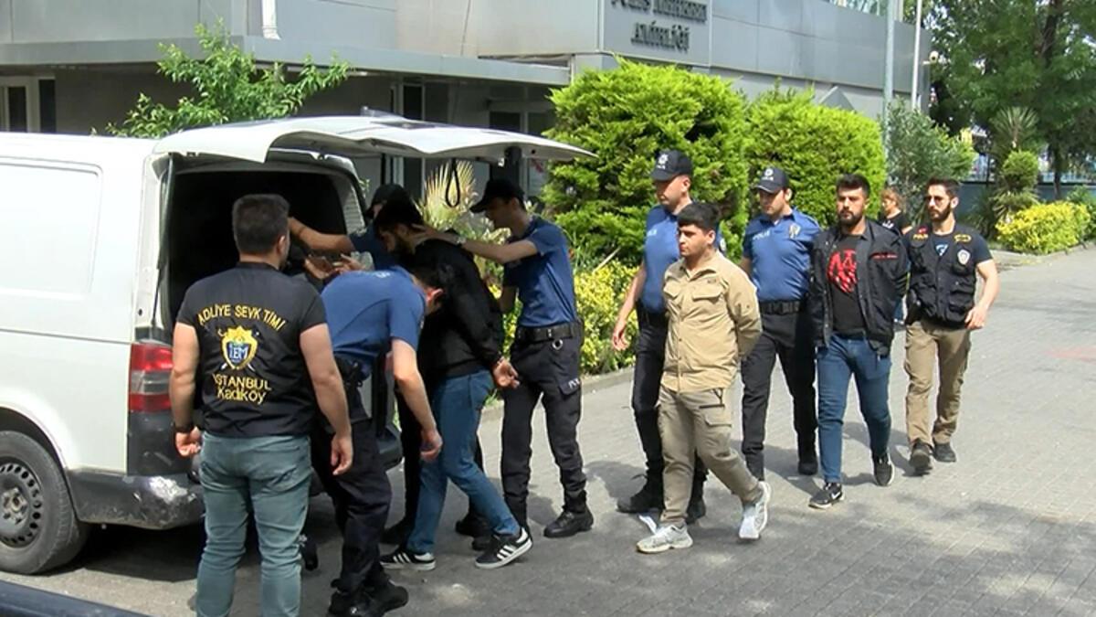 Kadıköy'deki olayda gözaltına alınan 4 kişi adliyeye sevk edildi
