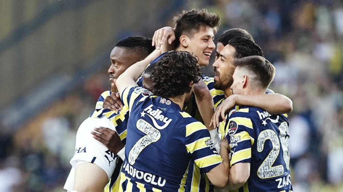 Fenerbahçe'de futbol ve teknik heyet derbi öncesi tek yürek
