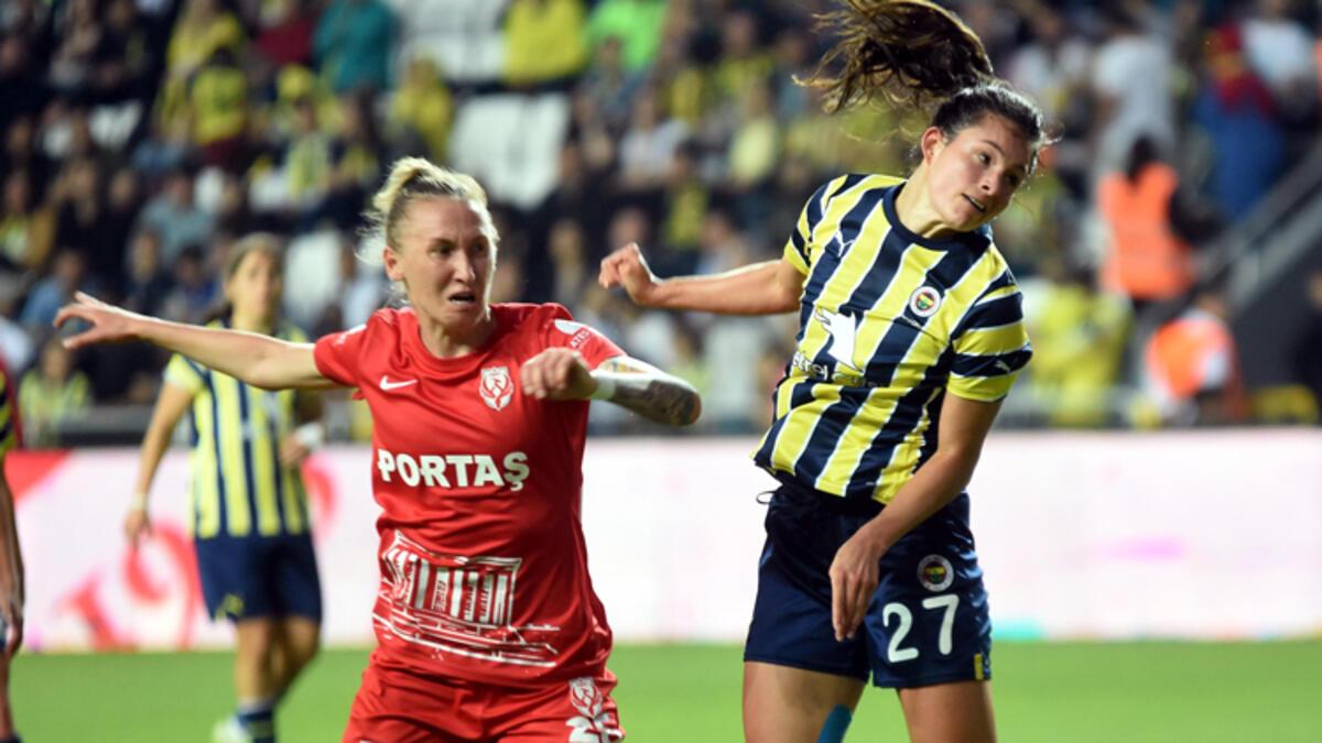 Turkcell Kadınlar Futbol Süper Lig'inde şampiyon ABB Fomget Fenerbahçe finalde