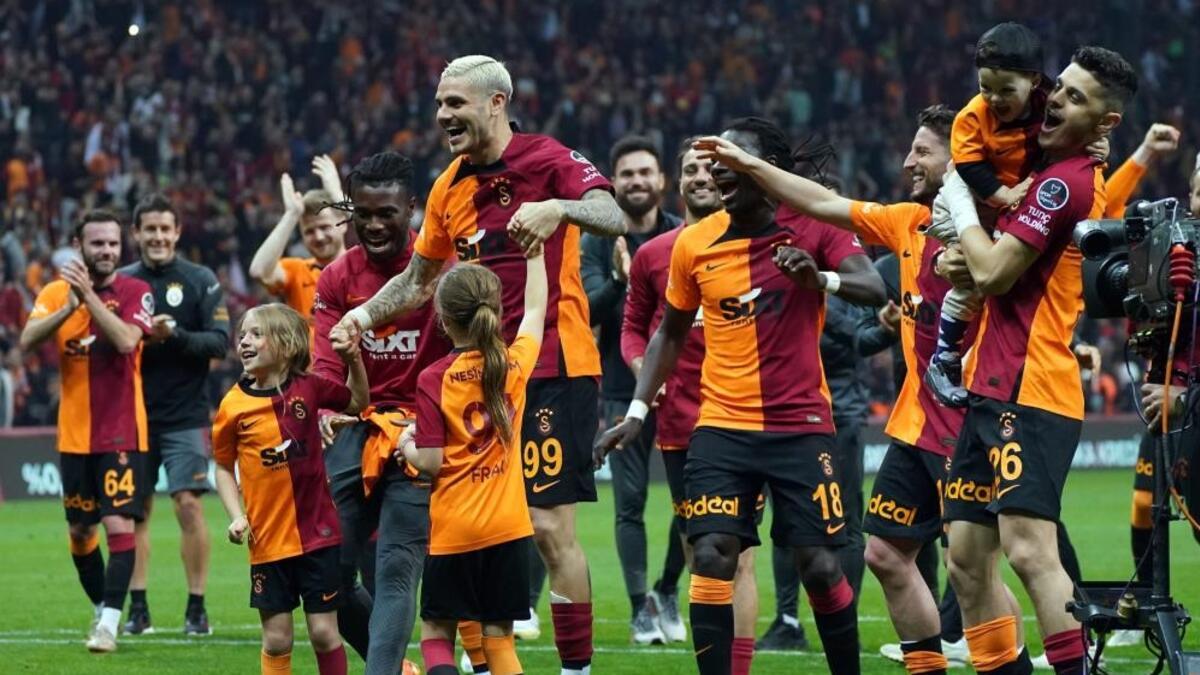 Galatasaray şampiyonluğu derbi galibiyetiyle kutlamak istiyor