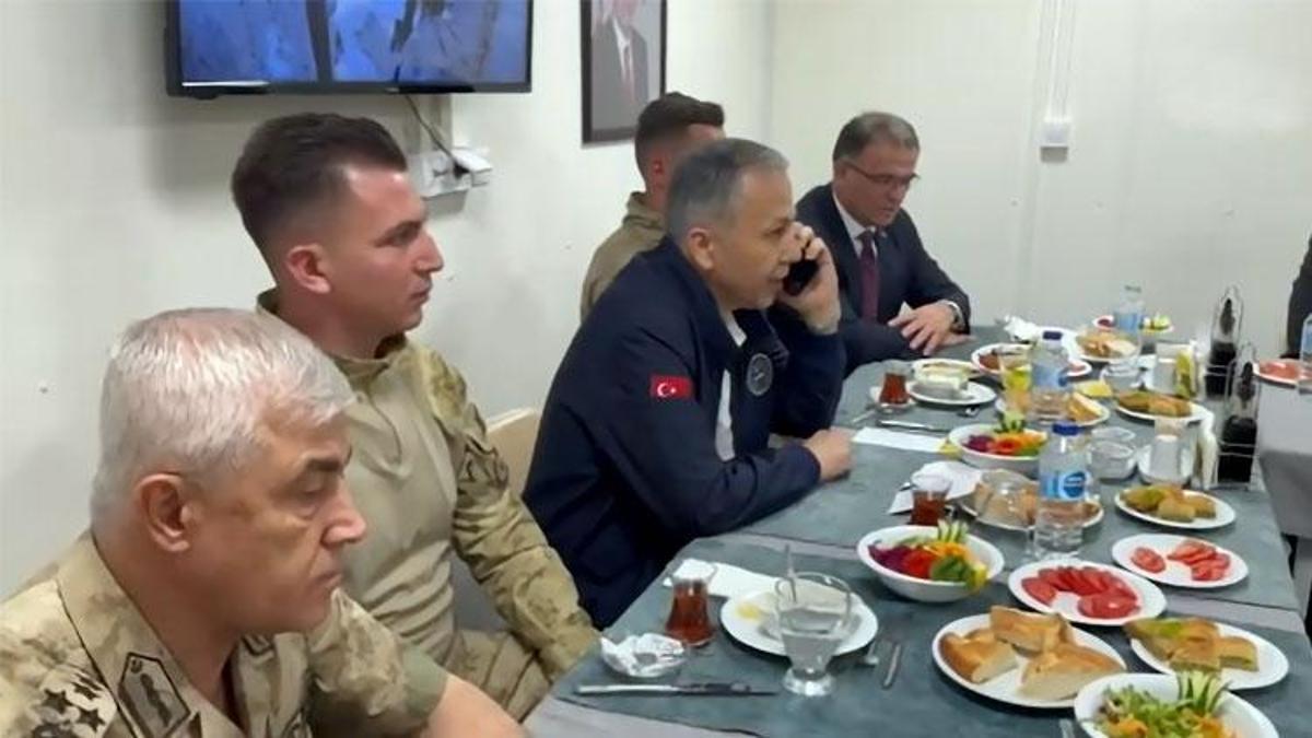 İçişleri Bakanı Ali Yerlikaya, Cumhurbaşkanı Erdoğan ile Kahraman Jandarmaları Tebrik Etti!