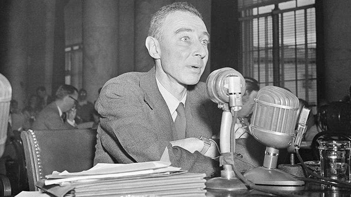 Robert Oppenheimer Kimdir, Nereli, Neden öldü? 'Atom Bombasının Babası ...