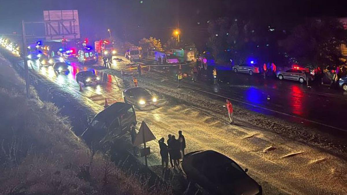 Denizli’de zincirleme kaza! 3 ölü, 50 yaralı