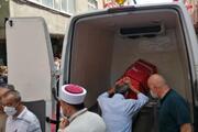 Şehit polis Erkan Göktekenin Bağcılardaki evinin önünde helallik alındı
