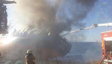 İstanbul Kartal'da gemi yangını