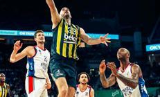 Anadolu Efes, Fenerbahçe Bekoyu yenip seride öne geçti Anadolu Efes, Fenerbahçe Bekoyu yenip seride öne geçti