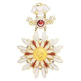 Alerjiyi azdıralım Atatürk kabartmalı nişan verelim