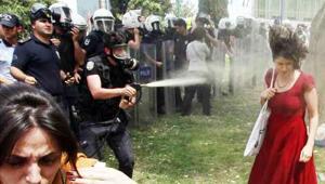 Kırmızılı kadın AYMye başvurdu