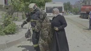 Son Dakika: Bursada yangında evlerinde mahsur kalan 2 kadını itfaiye kurtardı