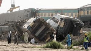 Pakistandaki tren kazasında ölenlerin sayısı 62ye yükseldi