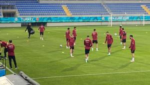 Son Dakika: A Milli Takım, 2 eksikle çalıştı EURO 2020de Galler ile oynanacak maçta...