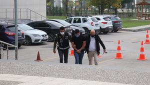 Son Dakika: Boluda kovalamacayla durdurulan otomobilde 215 bin 625 uyuşturucu hap ele geçti