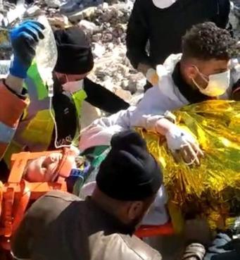 Son dakika: Depremde 248. saatte bir mucize daha Kahramanmaraşta 17 yaşındaki Aleyna sağ kurtarıldı
