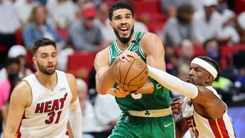 Miami Heat'i farklı yenen Boston Celtics seriyi eşitledi! Ömer Faruk...
