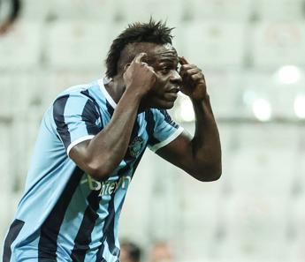 Balotelli'den maç sonu 'beyin' paylaşımı
