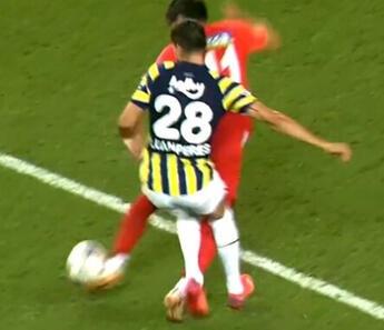 Fenerbahçe - Ümraniyespor maçında tartışmalı penaltı kararı